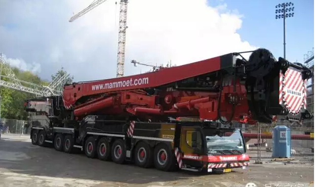 利勃海尔1200吨吊车全貌