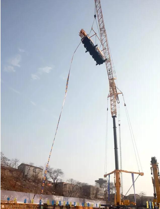 徐工1200吨吊车在试吊